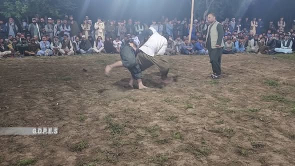 کندز؛ امام صاحب ولسوالۍ کې د ٨٠ پهلوانانو ترمنځ د غېږ نیونې سیالۍ ترسره شوې