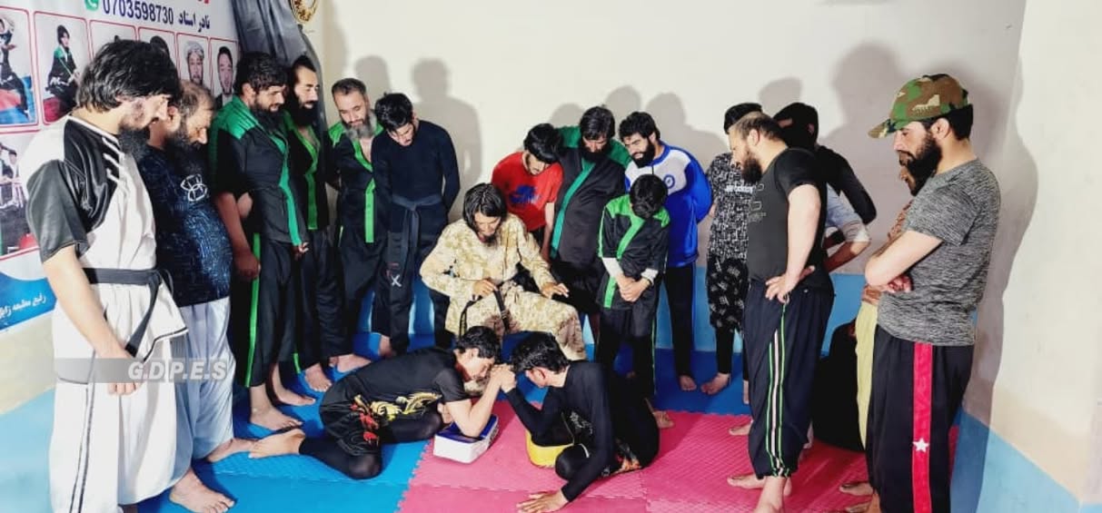 زابل؛ شاجوی ولسوالۍ کې د ۱۷ ورزشکارانو ترمنځ د لاس چپه کولو سیالۍ ترسره شوې