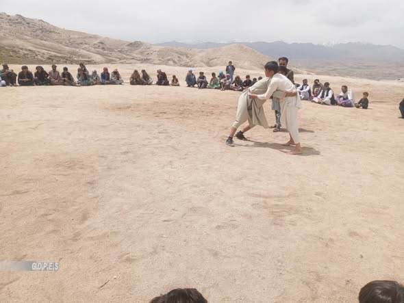 دایکندی؛ رقابت های کشتی محلی با اشتراک ۱۸ تن در ولسوالی شهرستان برگزار شد