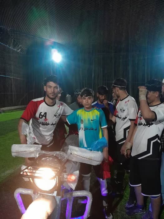 سرپل؛ سوزمه قلعه ولسوالۍ کې د ۱۸ لوبډلو ترمنځ د فوټسال سيالۍ پای ته ورسېدې