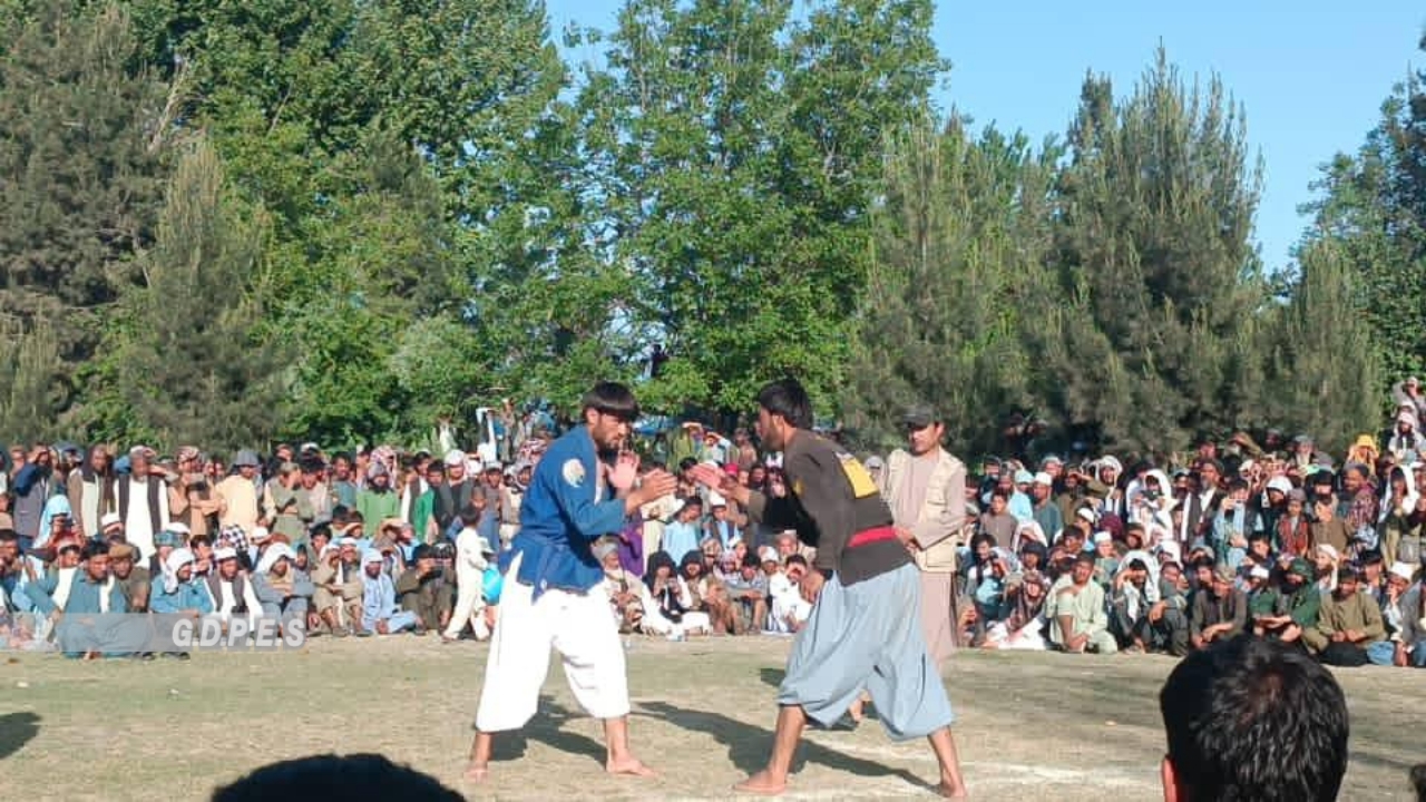 تخار؛ درقد ولسوالۍ کې د ۸۰ پهلوانانو ترمنځ د کورش سيمه ييزې غېږنيونې سيالۍ وشوې