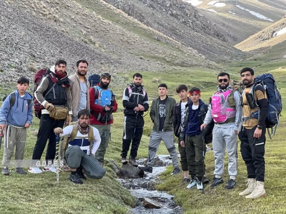 کوهنوردان ولایت غور در سلسله کوه های سیاه کوه صعود نمودند