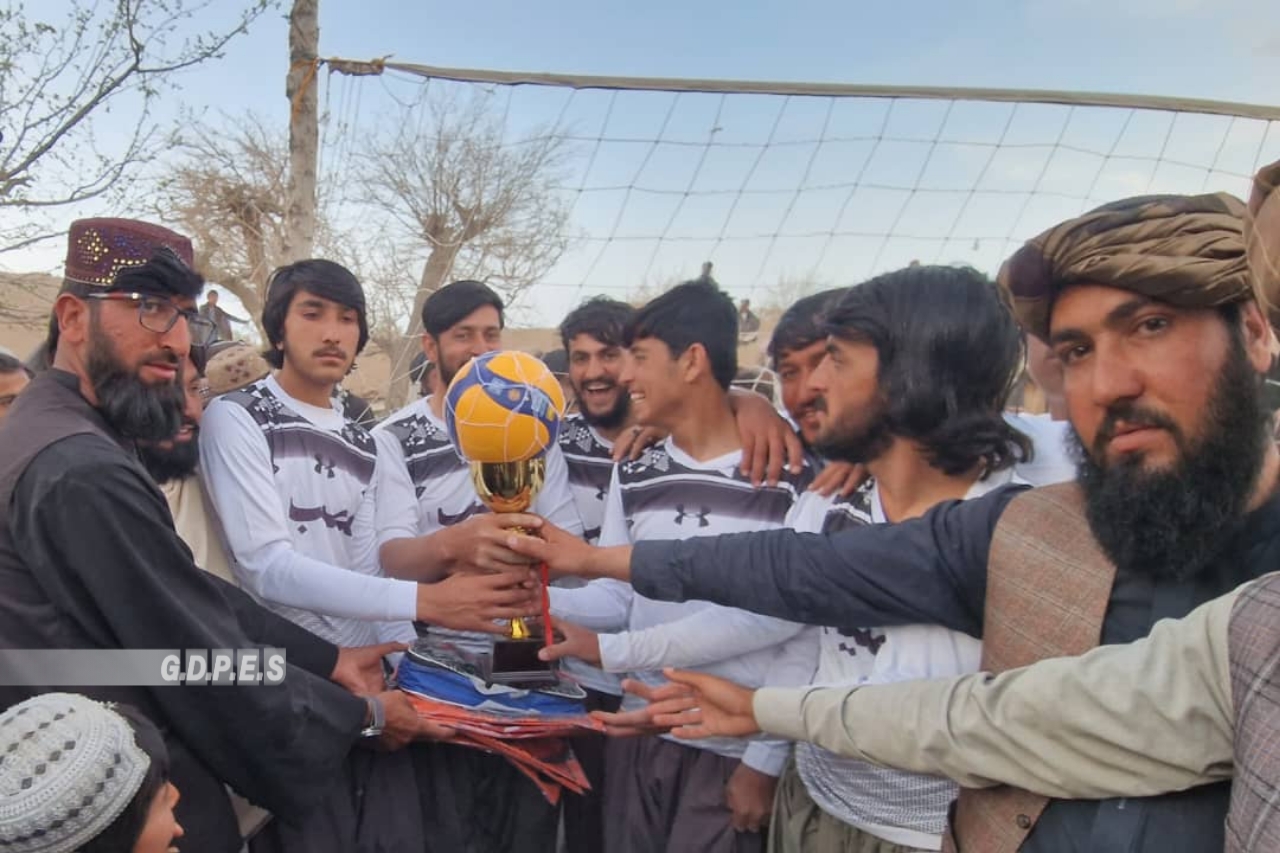 پایان تورنمنت والیبال میان ۱۲ تیم در گیلان غزنی