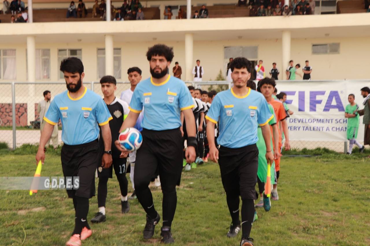 لوگر؛ مسابقات فوتبال نوجوانان زير ۱۴ سال با اشتراک ۵ تیم در مرکز آغاز شد