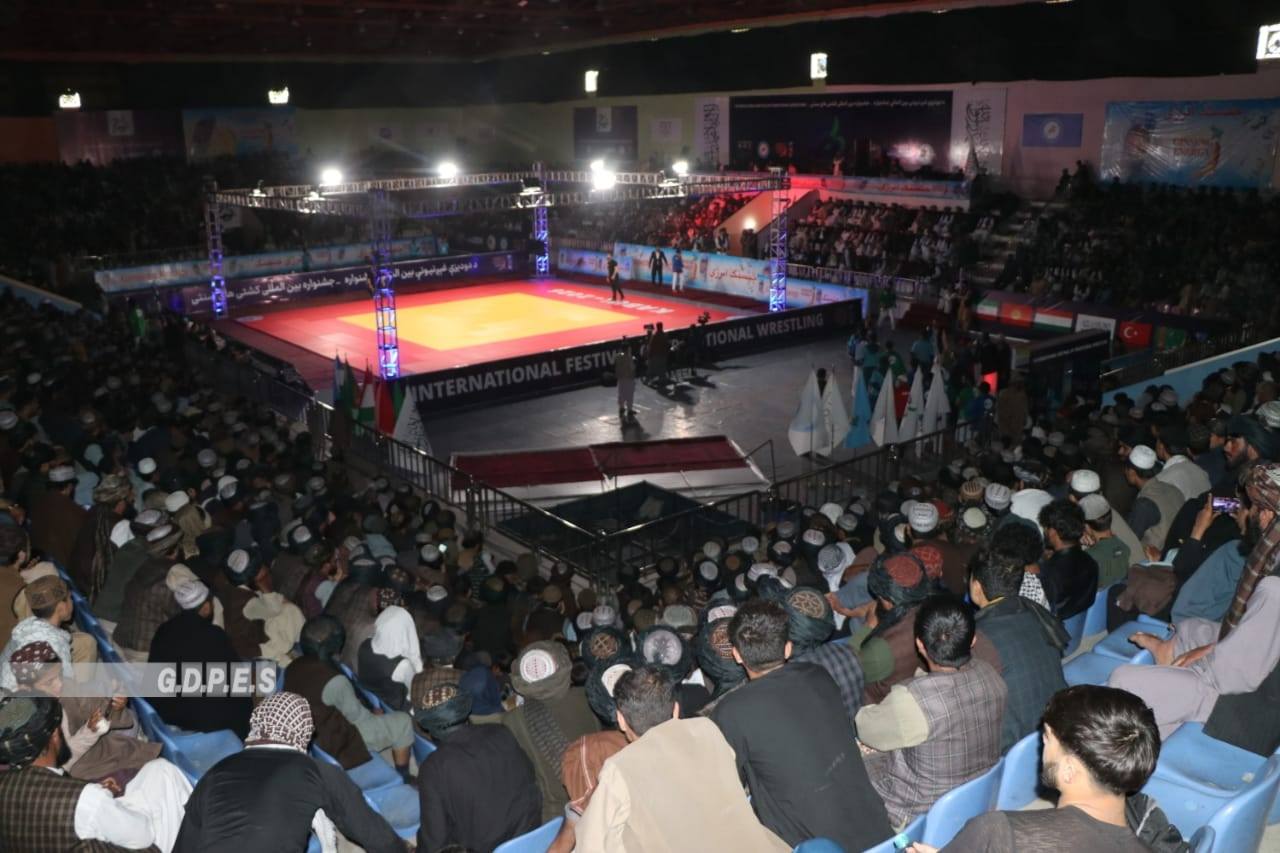 اشتراک‌کنندگان جشنواره ورزشی کورش و کشتی رستمی، نماد قدرت، مهارت و همبستگی فرهنگی هستند.