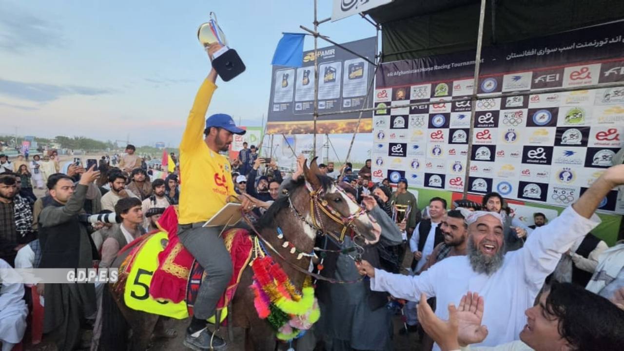 په هرات کې ۱۳ ولايتونو ترمنځ  د اي انډ د افغانستان د اس  ځغلونې اتم پړاو ټورنمنټ پای ته ورسېد
