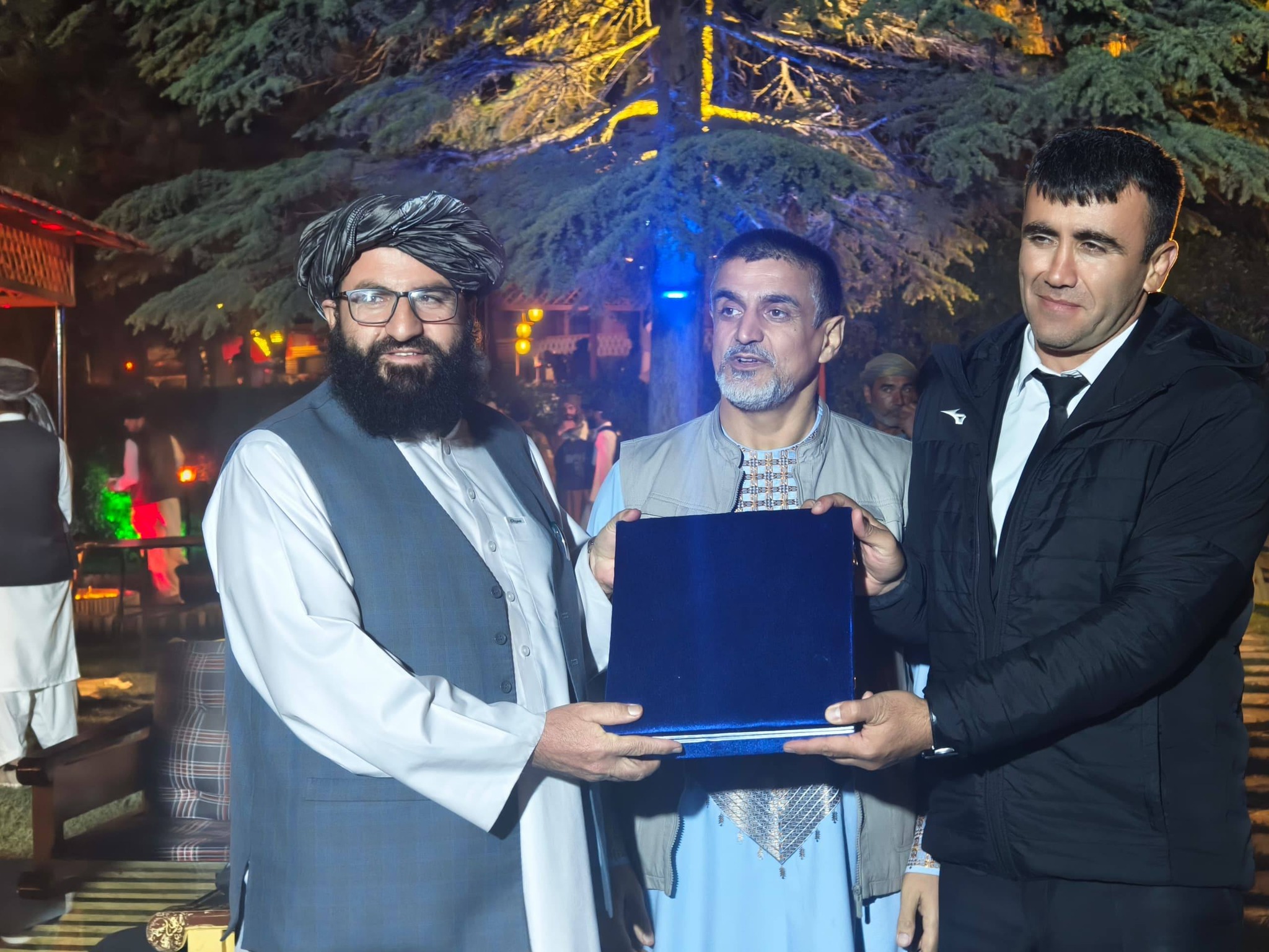 د ورزش ادارې رهبري له لوري په پغمان ولسوالۍ کې د دودیزې غېږ نیونې بین المللي جشنوارې بهرنيو ګډونوالو لوبغاړو او ورزشي استازو ته وروستی ماښامی ترتیب شوی و.