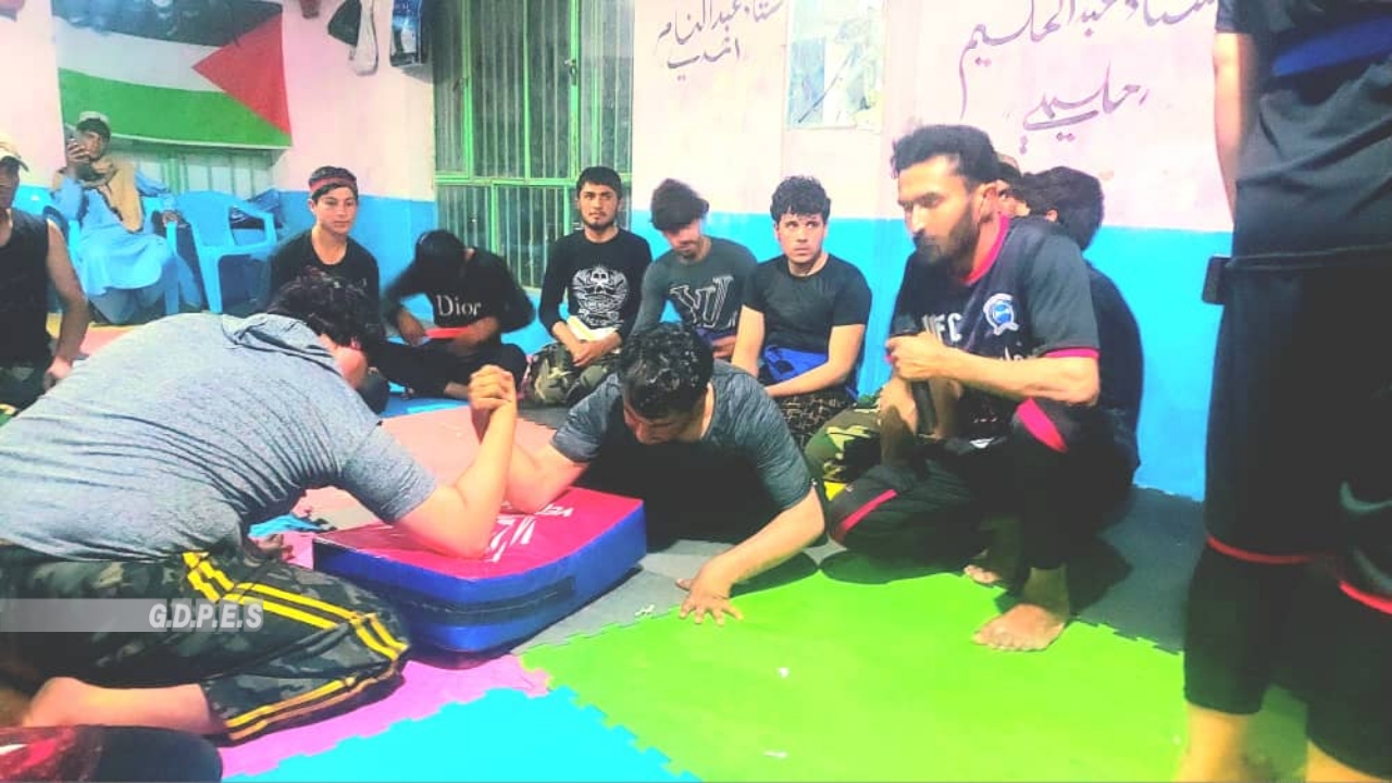 زابل؛ رقابت‌های دست‌کشتی میان ۳۴ ورزشکار در شهر قلات برگزار شد