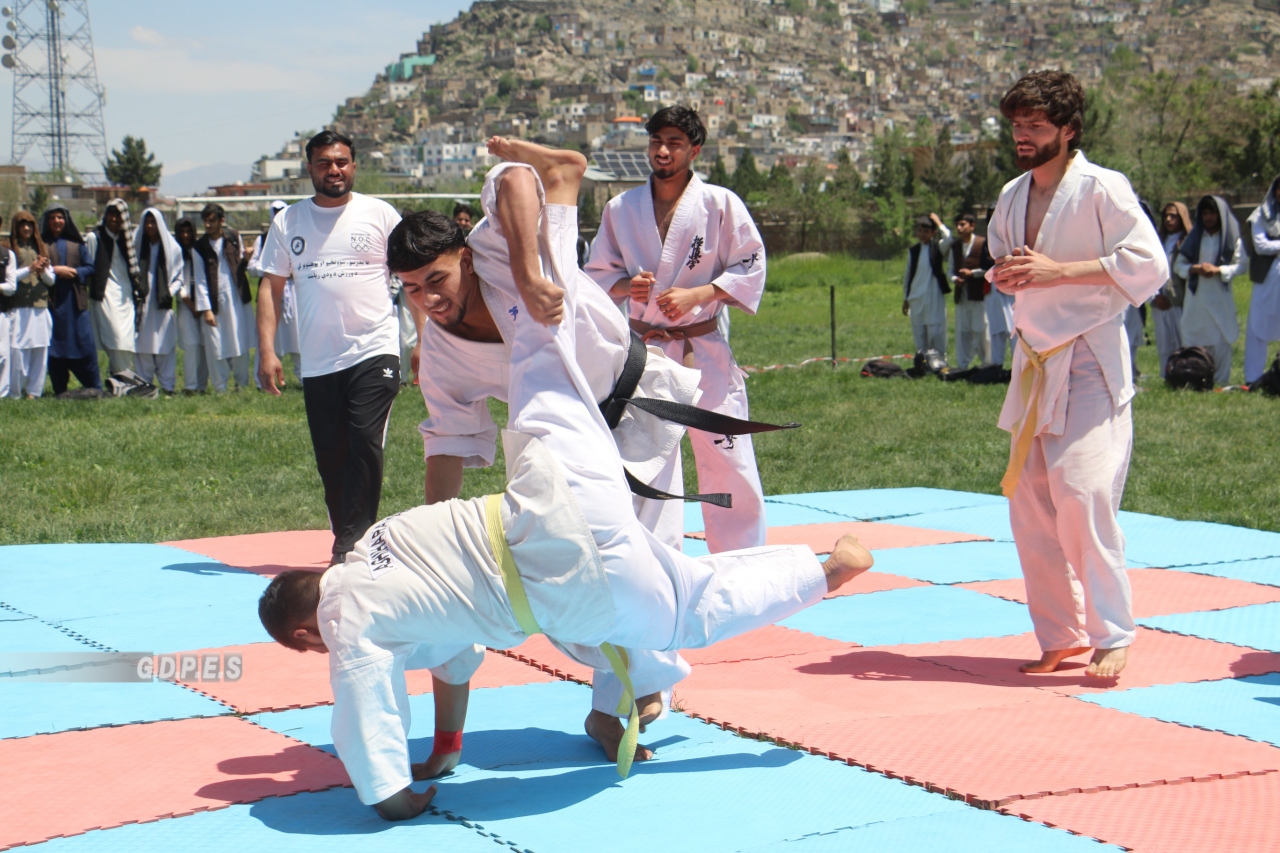 کابل؛ نمایش‌های گوناگون ورزشی در ليسه عالی حبيبه برگزار شد