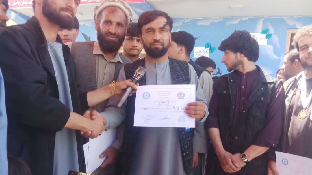 کاپیسا؛ رقابت های دست کشتی با اشتراک ۴۰ تن در مرکز برگزار شد