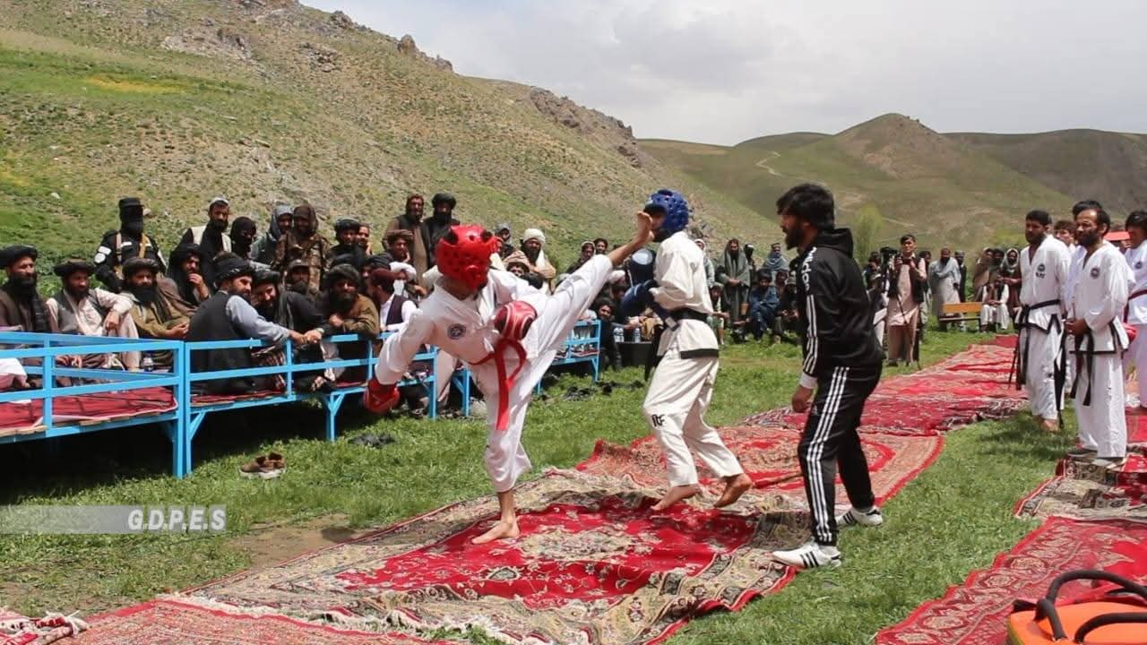 میدان ودرګ؛ بهسودو حصه اول ولسوالۍ کې ورزشي او دودیزه ګډه مېله ترسره شوه