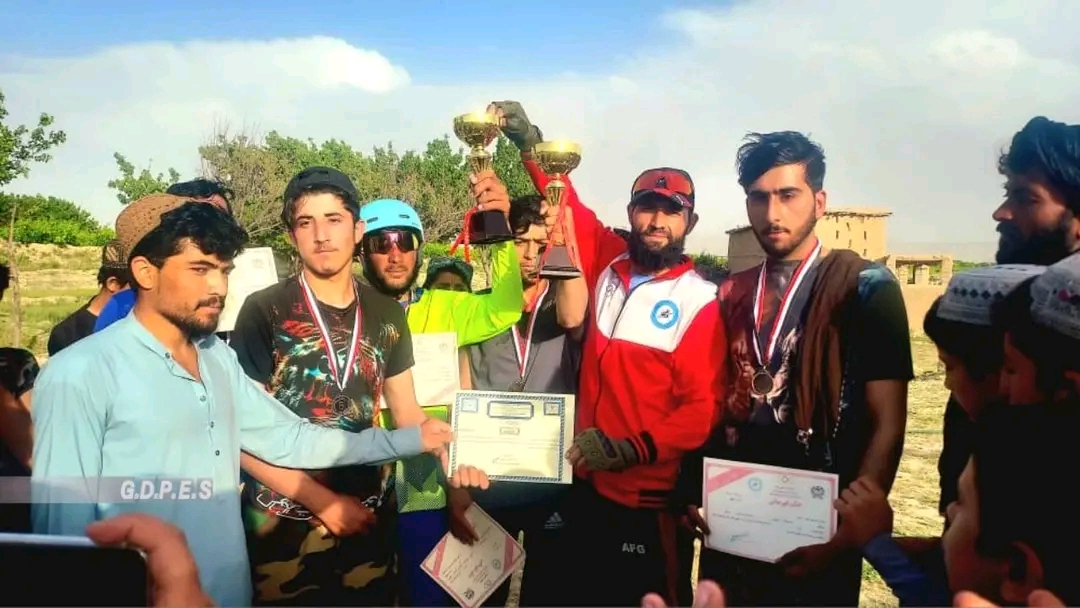 زابل؛ شاجوی ولسوالۍ کې د ۲۴ ورزشکارانو ترمنځ د بایسکل ځغلونې سیالۍ ترسره شوې