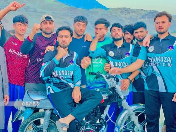 لغمان؛ الينگار ولسوالۍ کې د ۴۲ لوبډلو ترمنځ د ټېپ بال کرېکټ سیالۍ پای ته ورسېدې