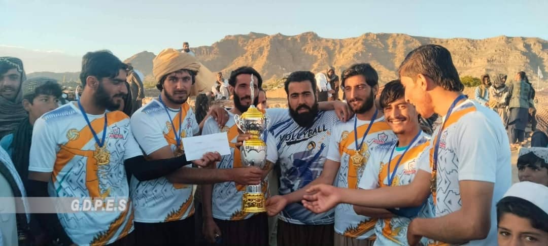 پکتیکا؛ سر روضه ولسوالۍ کې د ۲۰ لوبډلو ترمنځ د والیبال سیالۍ پای ته ورسېدې