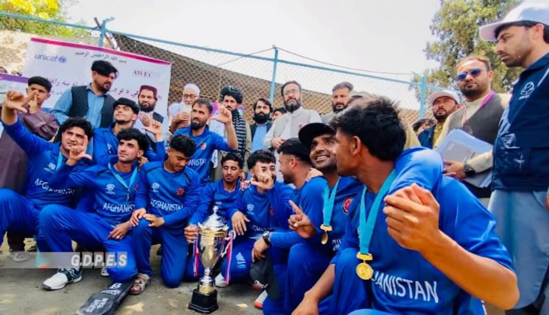 ننګرهار؛ مرکز جلال آباد ښار کې د شپږو لوبډلو ترمنځ د ټېپ بال کرېکټ سیالۍ پای ته ورسېدې