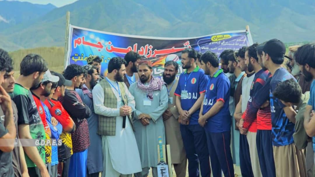 ننګرهار؛ په شیرزادو ولسوالۍ کې د ۲۰ لوبډلو ترمنځ د امن جام په نوم د ټيپ بال کرکټ سیالۍ پیل شوې