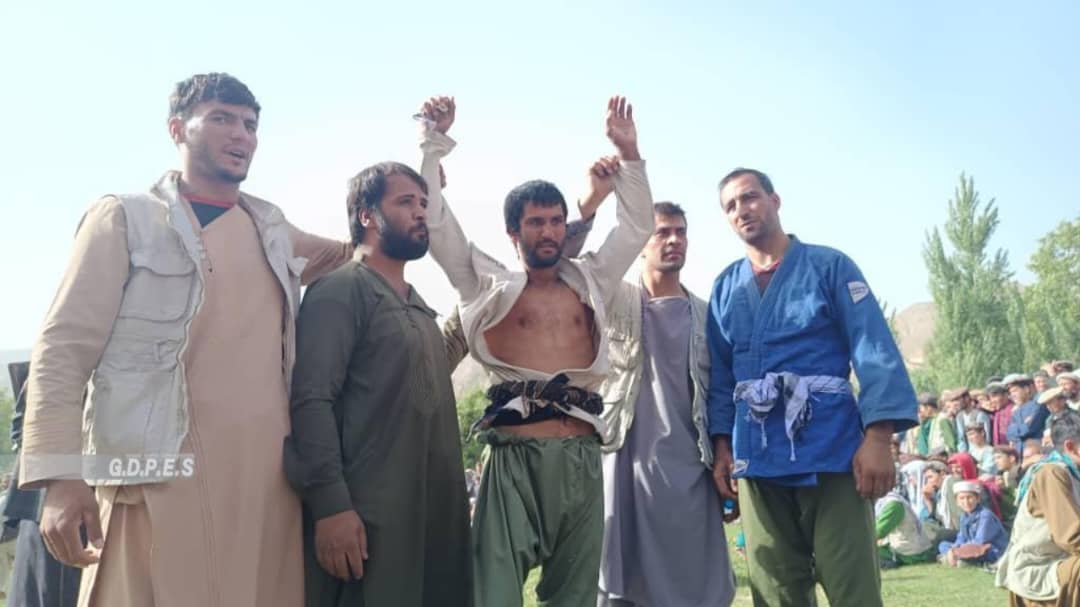 بغلان؛ رقابت های کشتی محلی با اشتراک ۷۵ تن در ولسوالی نهرین برگزار شد