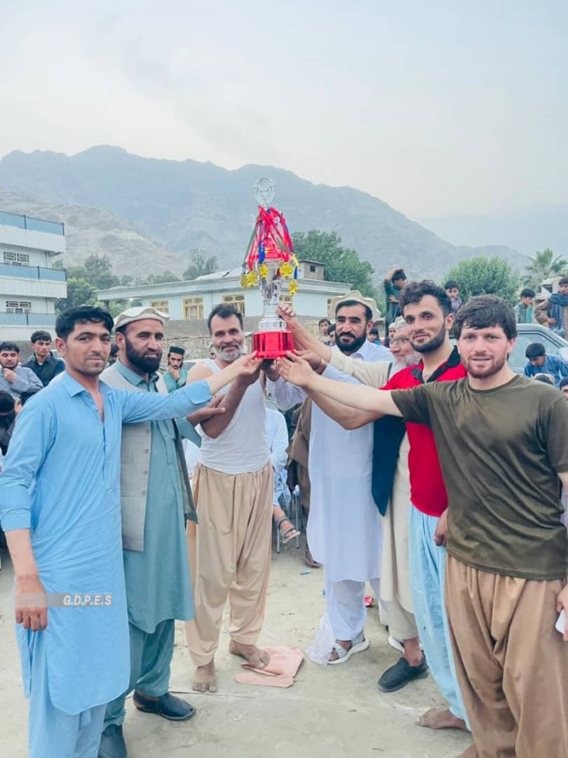 کونړ؛ مرکز اسعد آباد ښار کې د ۲۰ لوبډلو ترمنځ د والیبال سیالۍ پای ته ورسېدې