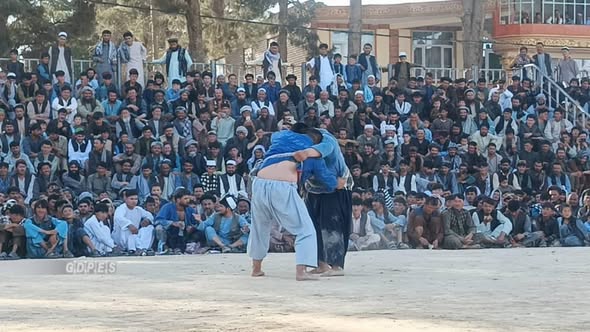 سمنگان؛ رقابت‌های کشتی محلی با اشتراک ۱۵۰ تن در شهر ایبک به پایان رسید