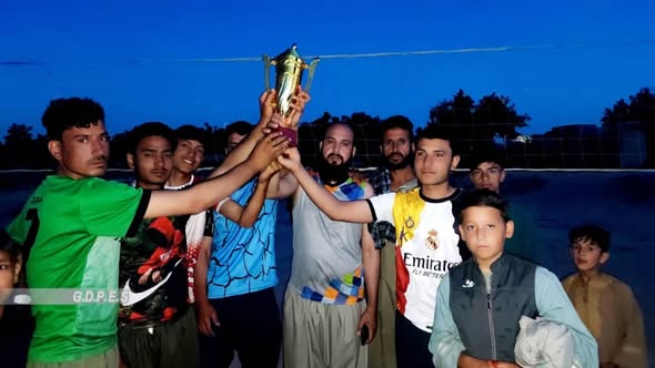 بلخ؛ چاهی ولسوالۍ کې د ۲۰ لوبډلو ترمنځ د واليبال سيالۍ پای ته ورسېدې