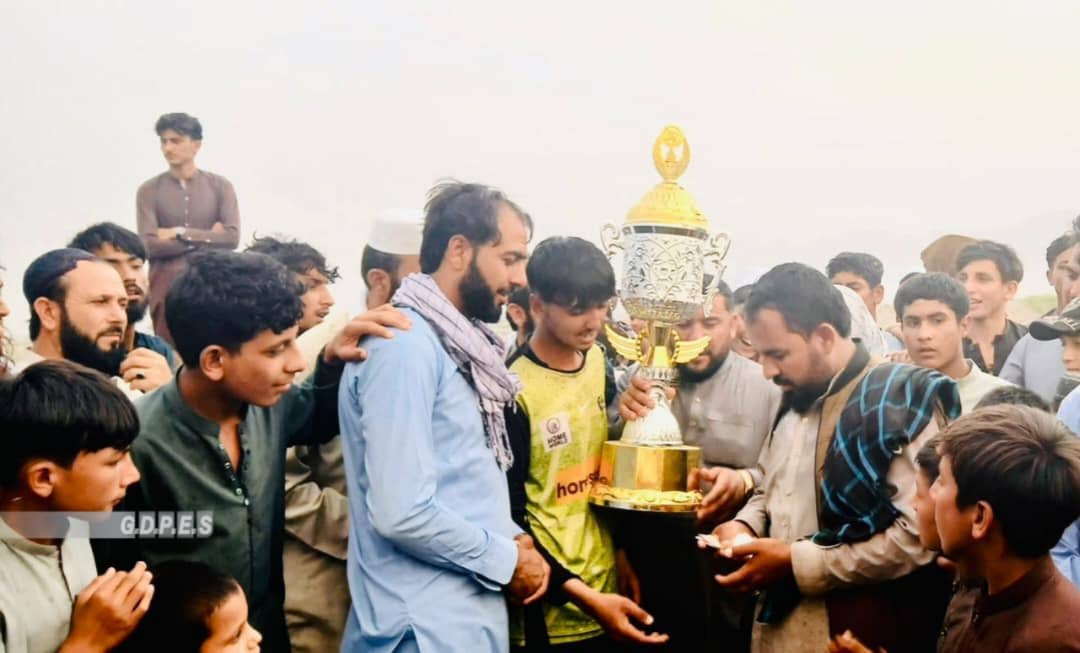 ننګرهار؛ ګوشتې ولسوالۍ کې د اتولوبډلو ترمنځ د ټېپ بال کرېکټ سیالۍ پای ته ورسېدې