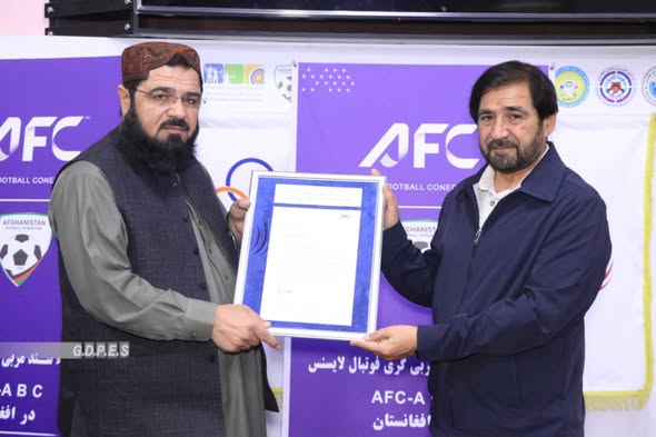 د هېواد د فوټبال برخې روزونکو ته د مدرسۍ او د روزنې سندونه ورکړل شول