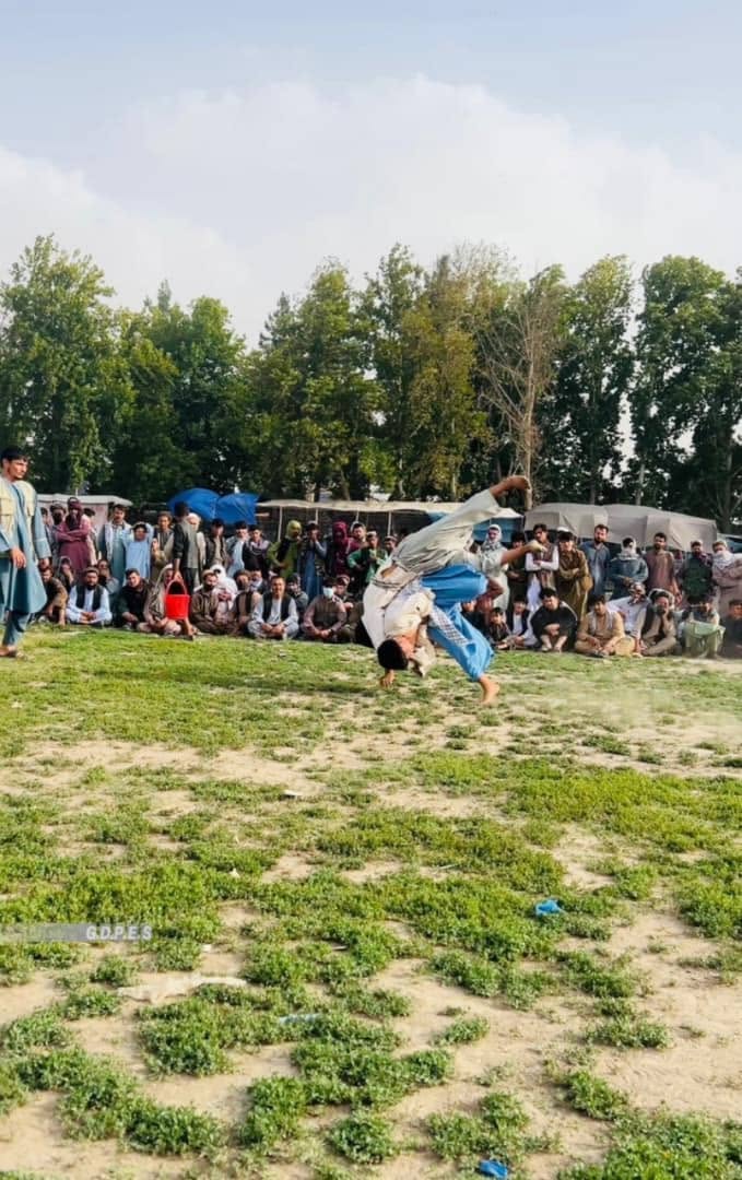 تخار؛ برگزاری رقابت های کشتی محلی با اشتراک ۶۰ تن در چمن شهرداری تالقان