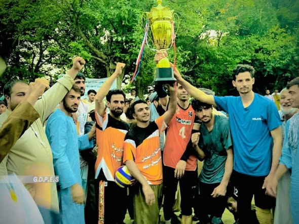 ننگرهار؛ ښېوې ولسوالۍ کې د ۲۴ لوبډلو ترمنځ د ټېپ بال کرېکټ سیالۍ پای ته ورسېدې