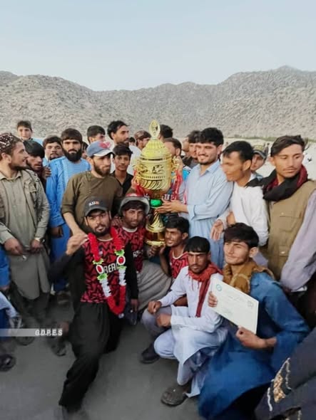 لغمان؛ مرکز مهترلام ښار کې د ١٦ لوبډلو ترمنځ د ټېپ بال کرېکټ سیالۍ پای ته ورسېدې