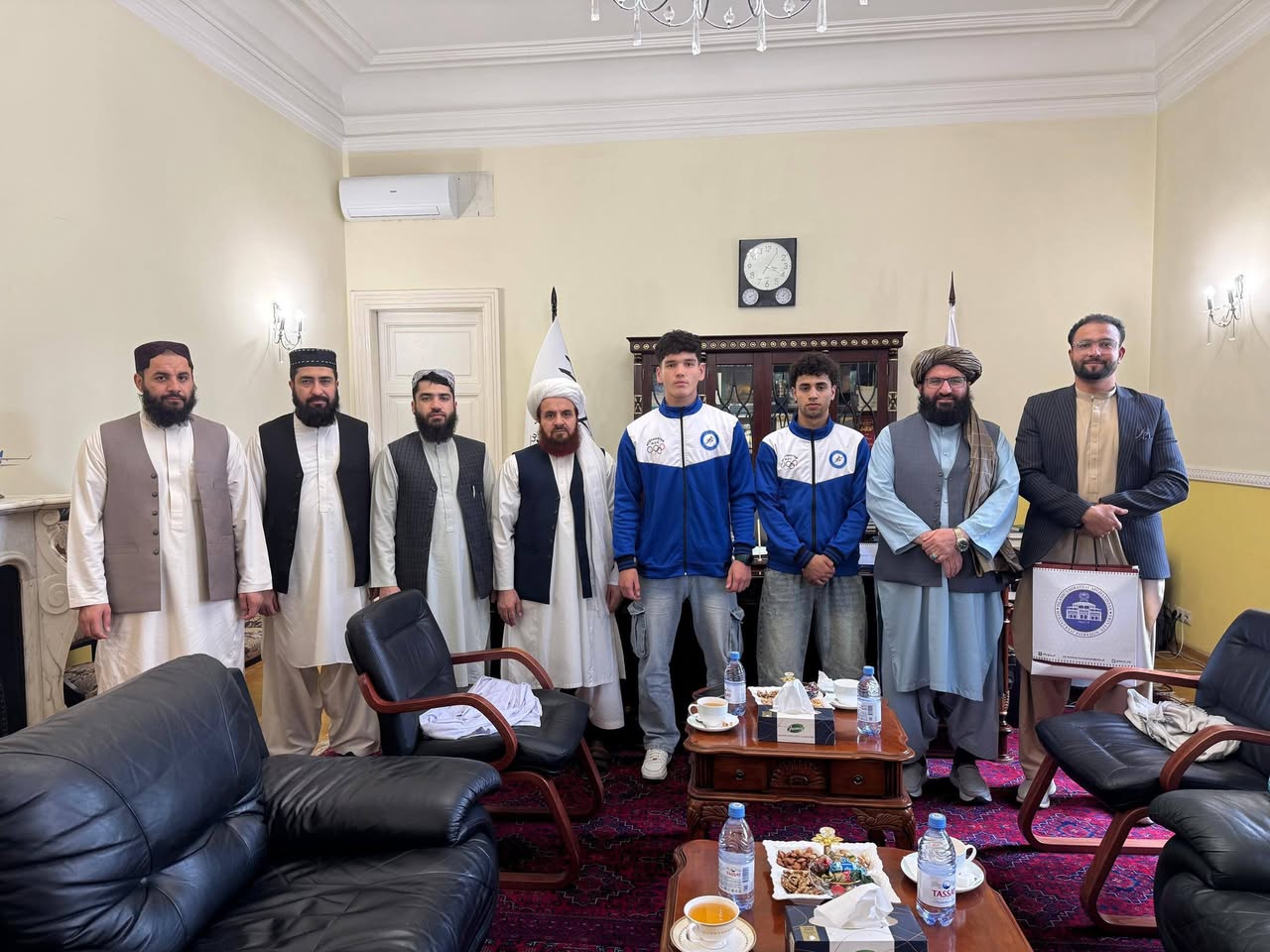 مسکو؛ د ا.ا.ا سفیر مولوي ګل حسن " حسن " له افغان مډال ګټونکو ورزشکارانو سره وکتل