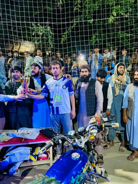 لغمان کې د ۲۰ لوبډلو ترمنځ د والیبال سیالۍ پای ته ورسېدې