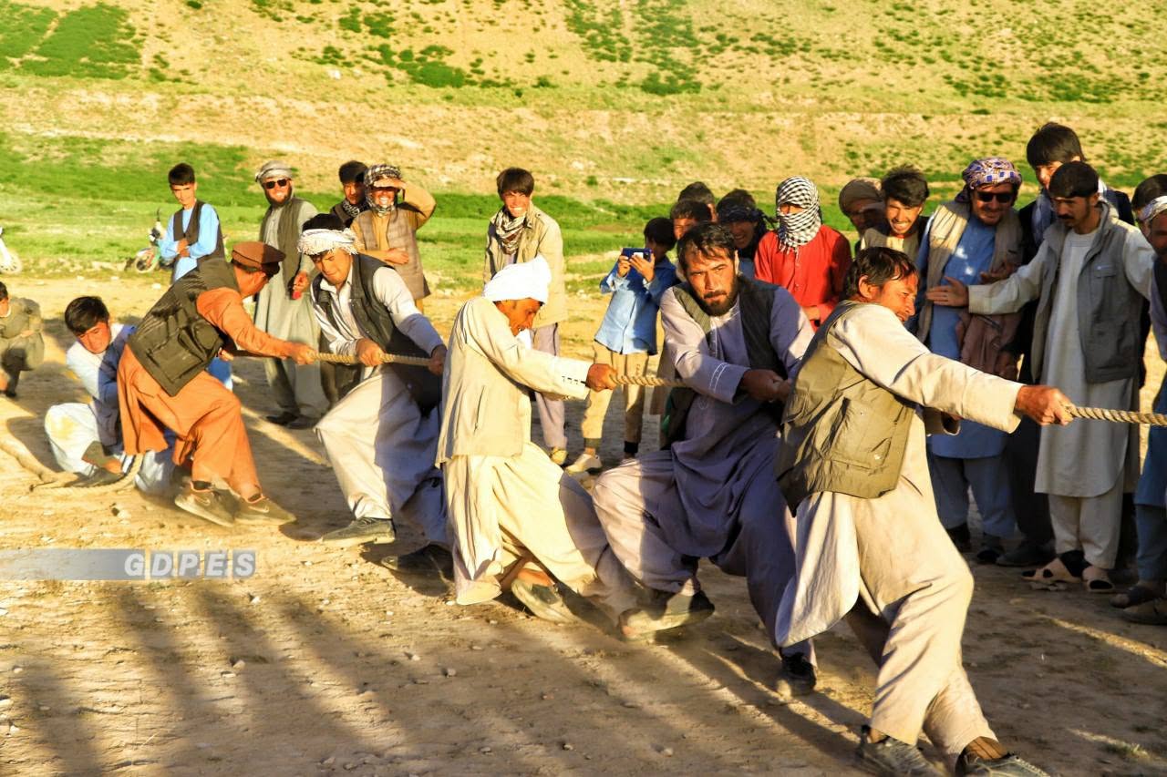 مسابقات ریسمان کشی با اشتراک چهار تیم در ولسوالی لعل و سرجنگل ولایت غور برگزار گردید