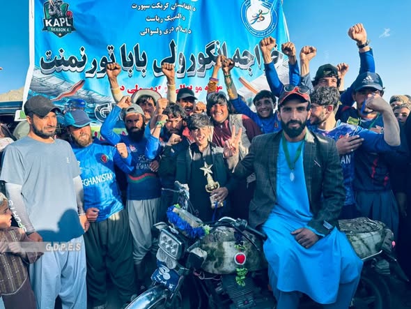 مسابقات تیپ‌بال کرکت با حضور شانزده تیم در ولسوالی خروار ولایت لوگر به پایان رسید