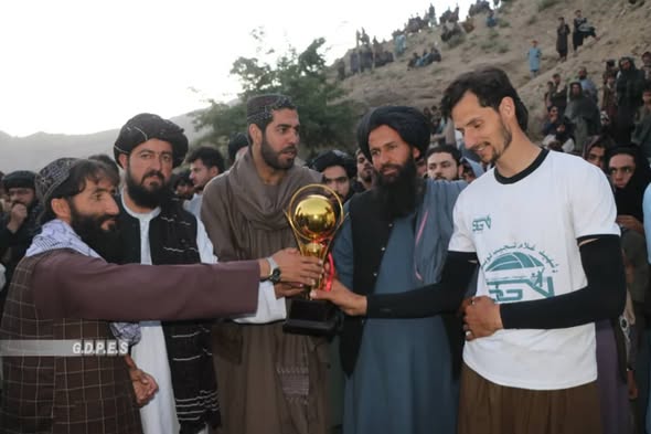 ميدان وردګ؛ په چک ولسوالۍ کې د ۴۲ لوبډلو ترمنځ د والیبال اختريزې سيالۍ پای ته ورسېدې