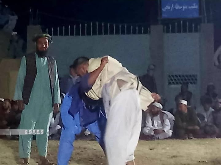 بلخ؛ چاهي ولسوالۍ کې د ٧٠ پهلوانانو ترمنځ د کورش سیمه ییزې سیالۍ وشوې
