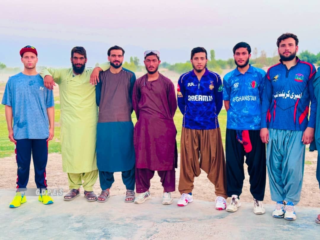 هلمند؛ ګرمسیر ولسوالۍ کې د ۱۴ لوبډلو ترمنځ د ټېپ بال کرېکټ سیالۍ پای ته ورسېدې