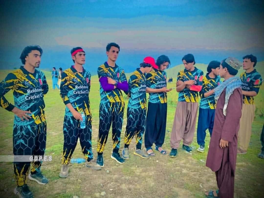 خوست؛ ځاځي میدان ولسوالۍ کې د څلورو لوبډلو ترمنځ د ټېپ بال کرېکټ سیالۍ پای ته ورسېدې