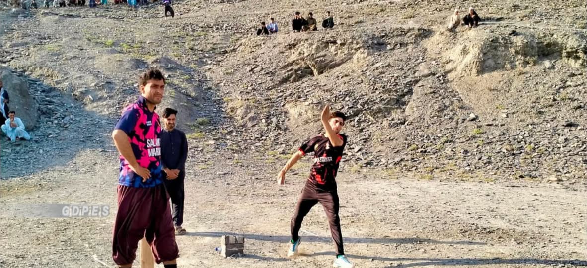 ننګرهار؛ ښېوې ولسوالۍ کې د ۲۴ لوبډلو ترمنځ د ټېپ بال کرېکټ سیالۍ پای ته ورسېدې