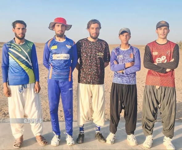 هلمند، خانشین ولسوالۍ کې د ۱۲ لوبډلو ترمنځ د ټېپ بال کرېکټ سیالۍ پیل شوې