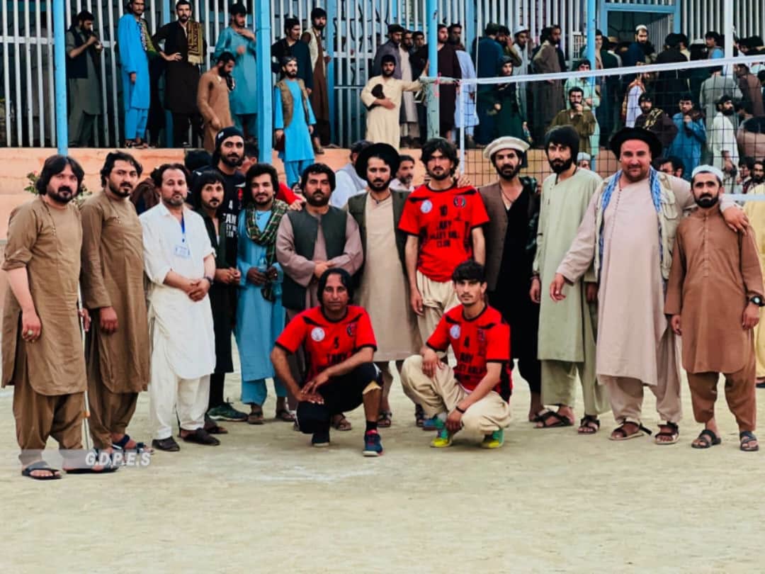 خوست؛ په مرکزي زندان کې د ١٤ لوبډلو ترمنځ د والیبال سیالۍ پیل شوې
