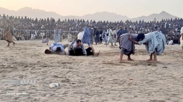 زابل؛ مسابقات کشتی میان ۵۰ ورزشکار در ولسوالی میانه برگزار شد