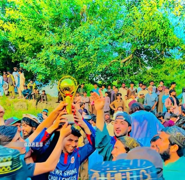 ننګرهار؛ دره نور ولسوالۍ کې د ٢٢ لوبډلو ترمنځ د ټېپ بال کرېکټ سیالۍ پای ته ورسېدې