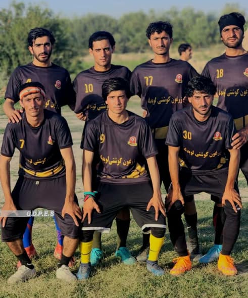 هلمند؛ ګرمسیر ولسوالۍ کې د ٢٠ لوبډلو ترمنځ د فوټسال سیالۍ پیل شوې