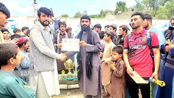 لغمان؛ مرکز مهترلام ښار کې د ۵۲ لوبډلو ترمنځ د ټېپ بال کرېکټ سیالۍ پای ته ورسېدې