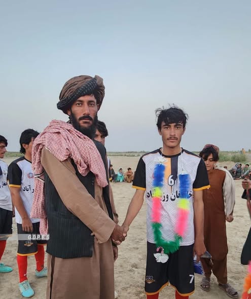 هلمند؛ خانشین ولسوالۍ کې د ۱۲ لوبډلو ترمنځ د فوټسال سیالۍ پای ته ورسېدې