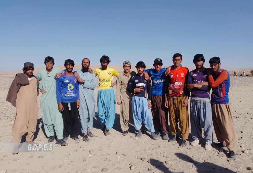 هلمند؛ ناوې ولسوالۍ کې د اتو لوبډلو ترمنځ د ټېپ بال کرېکټ سیالۍ پیل شوې