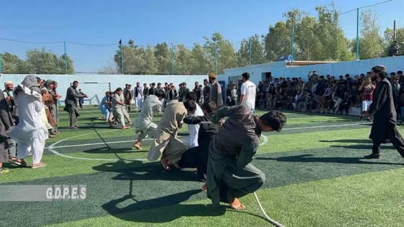 کاپیسا؛ برگزاری مسابقات ریسمان کشی با حضور ۴ تیم در مرکز