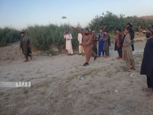 زابل؛ مرکز قلات ښار کې د ٣٠ ورزشکارانو ترمنځ د تیږې اچولو سیالۍ ترسره شوه