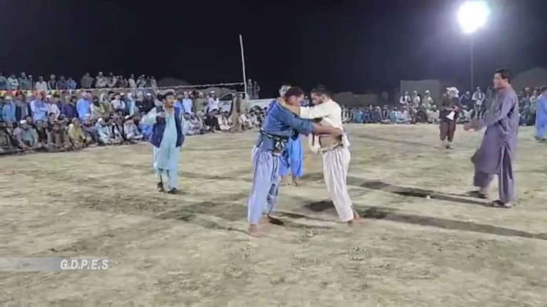 بلخ؛ چاهي ولسوالۍ کې د ٦٠ پهلوانانو ترمنځ د کورش سیمه ییزې سیالۍ وشوې