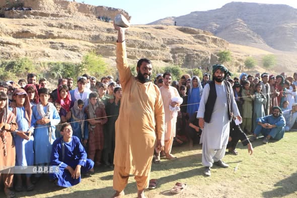 دایکندي؛ کجران ولسوالۍ کې د ۲۵ ورزشکارانو ترمنځ د تېږې اچونې سیالۍ وشوې